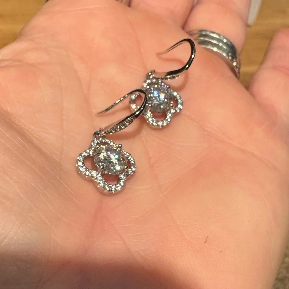 Over 2 ctw Moissanite clover dangle earrings - Picture 5 of 6